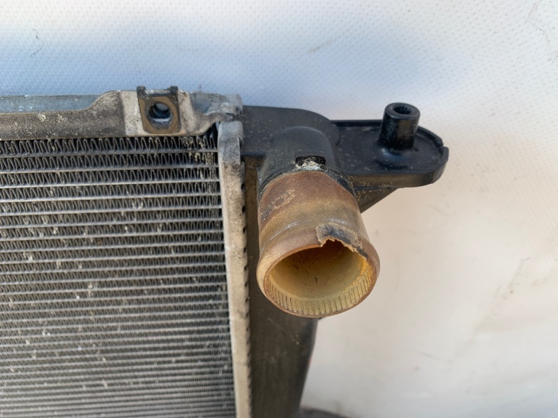 Радиатор основной MAGENTIS 05–10 2008 MG 2.4 Радиатор основной MAGENTIS 05–10 2008 MG 2.4