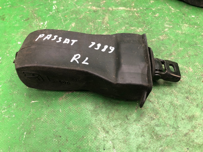 Ограничитель двери задний VOLKSWAGEN PASSAT B7 11-15 2014 A32 1.8 CPRA 561 839 249 Б/У