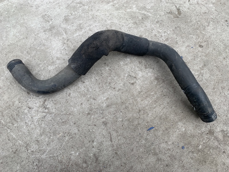 Патрубок системы охлаждения MAGENTIS 05–10 2008 MG 2.4