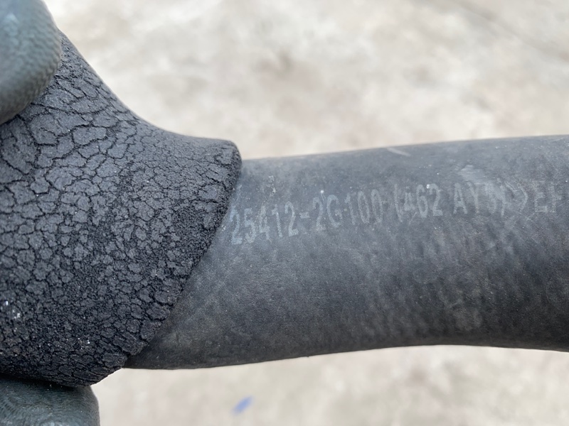 Патрубок системы охлаждения MAGENTIS 05–10 2008 MG 2.4