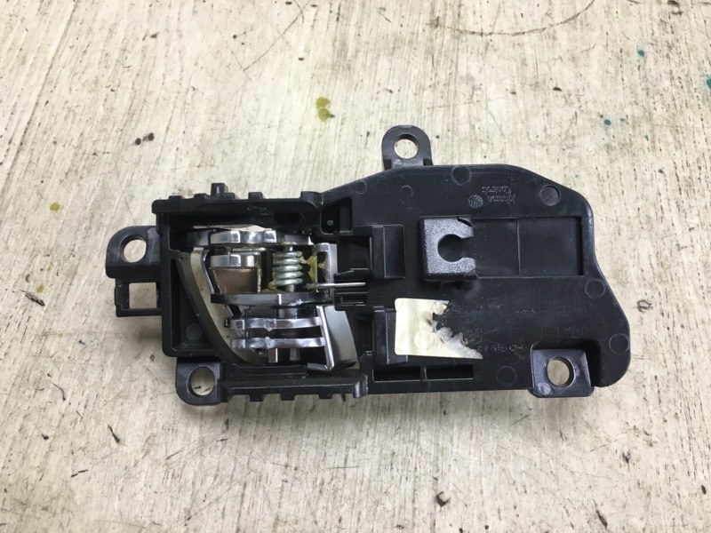 Ручка двери внутренняя левая KIA SORENTO UM 14- UM 2.4 G4KJ