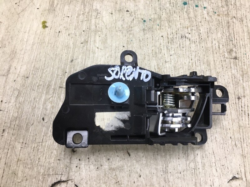 Ручка двери внутренняя правая KIA SORENTO UM 14- UM 2.4 G4KJ