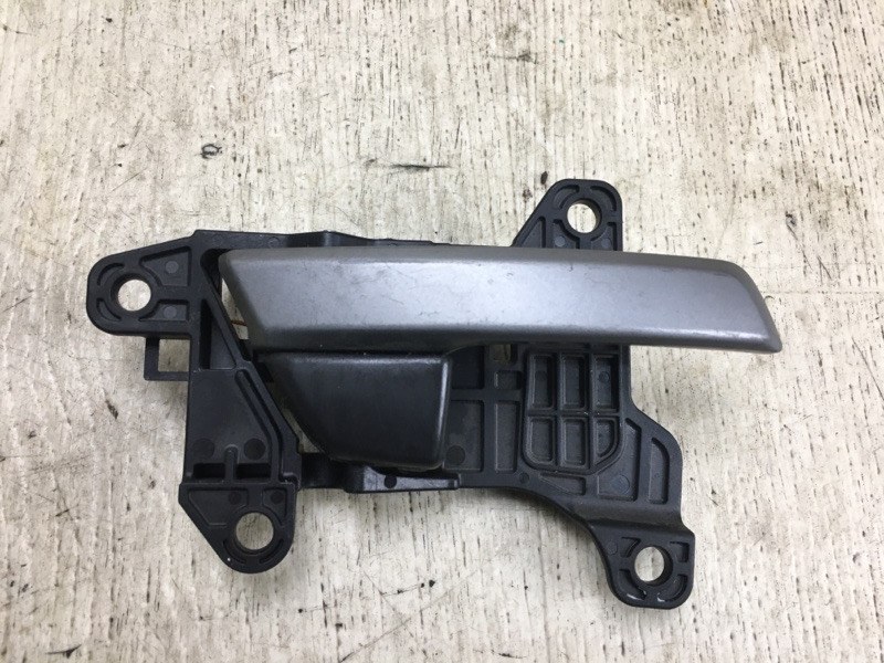 Ручка двери внутренняя правая HYUNDAI ELANTRA AD 16- 2016 AD 2.0 G4NH 82620-F2000 Б/У