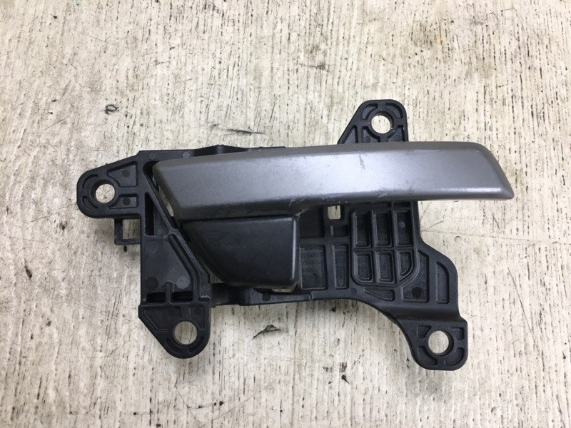 Ручка двери внутренняя правая HYUNDAI ELANTRA AD 16- 2016 AD 2.0 G4NH 82620-F2000 Б/У