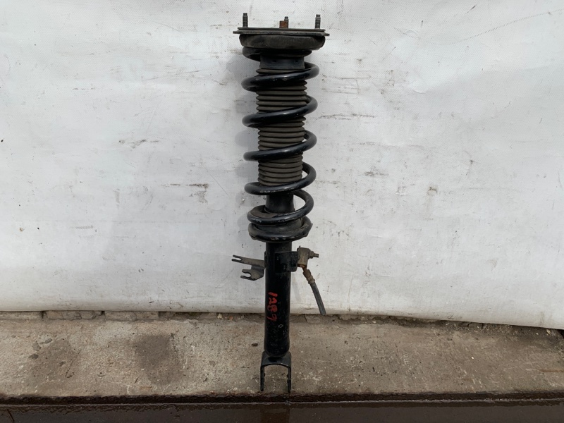 Амортизатор передний правый M35/M45 04-10 2008 Седан 3.5 VQ35DE