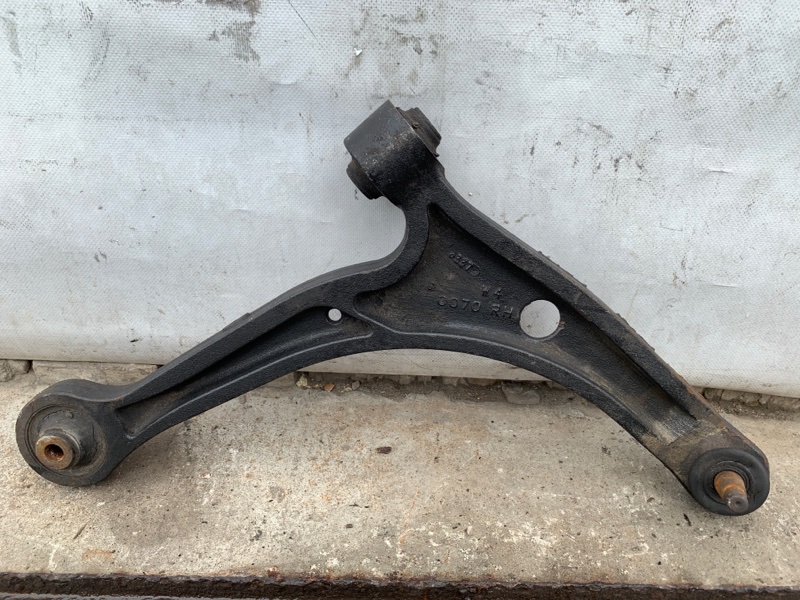 Рычаг передней подвески нижний правый ACURA MDX (YD1) 00-06