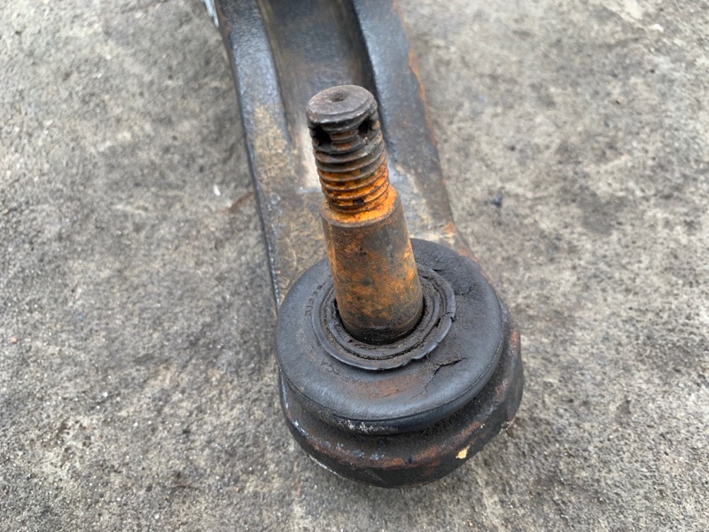 Рычаг передней подвески нижний правый MDX (YD1) 00-06