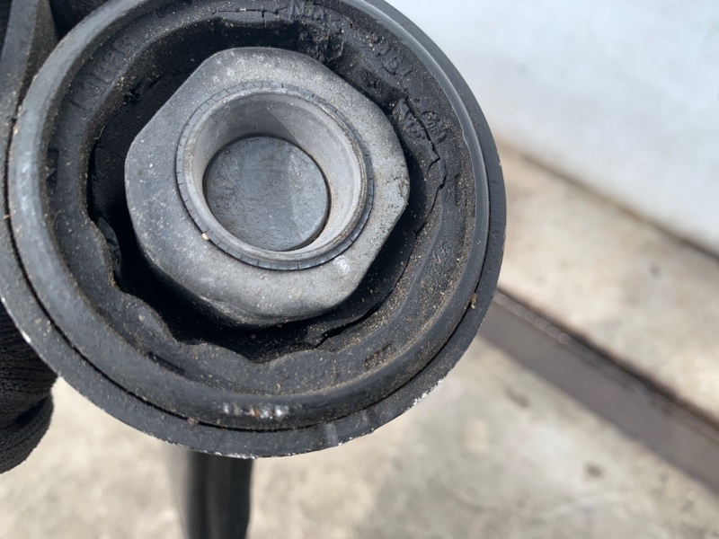 Рычаг передней подвески нижний правый 5 CR 05-10 2008 Минивен 2.3 Рычаг передней подвески нижний правый 5 CR 05-10 2008 Минивен 2.3