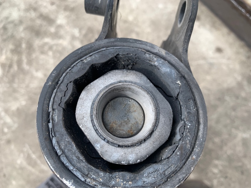 Рычаг передней подвески нижний левый 5 CR 05-10 2008 Минивен 2.3