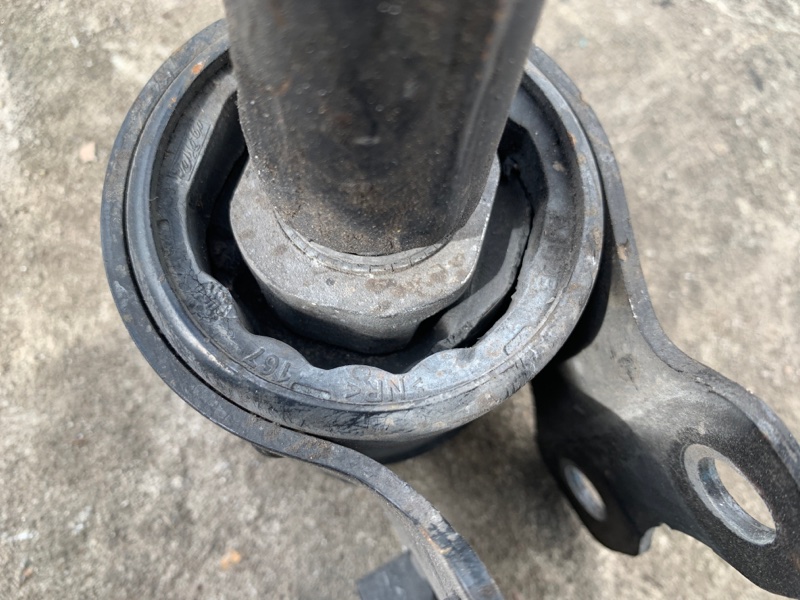 Рычаг передней подвески нижний левый 5 CR 05-10 2008 Минивен 2.3