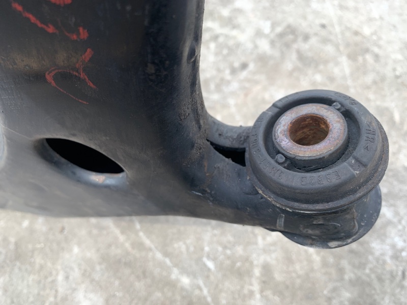 Рычаг передней подвески нижний левый 5 CR 05-10 2008 Минивен 2.3