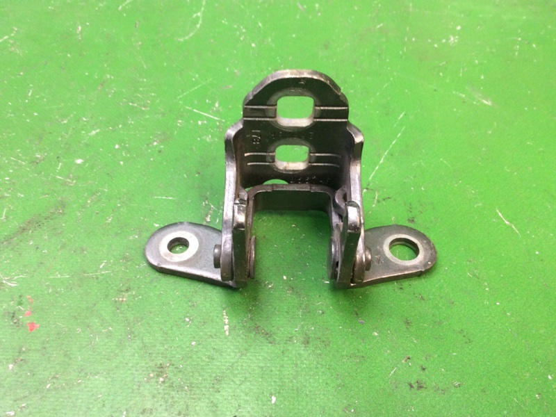 Запчасть петля двери верхняя правая JEEP PATRIOT 10-17 2012 MK74 2.4 ED3 5074256AB Б/У Петля двери верхняя правая JEEP PATRIOT 10-17 2012 MK74 2.4 ED3 5074256AB Б/У