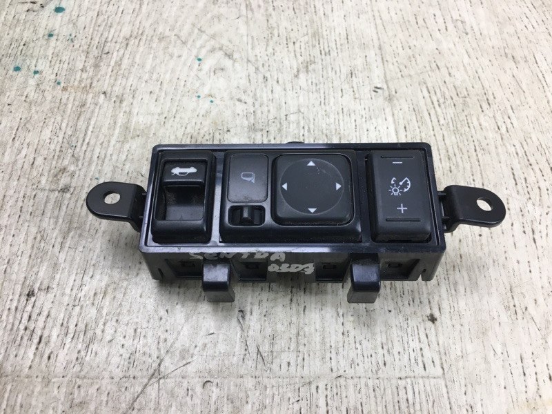 Блок управления зеркалами SENTRA B17 12-21 2017 B17 1.8 MRA8DE