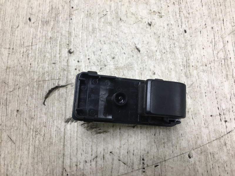 Запчасть кнопка стеклоподъемника MAZDA 3 BM 13-19 2017 BM 2.0 PE-VPS KD35-66-370 Б/У Кнопка стеклоподъемника MAZDA 3 BM 13-19 2017 BM 2.0 PE-VPS KD35-66-370 Б/У