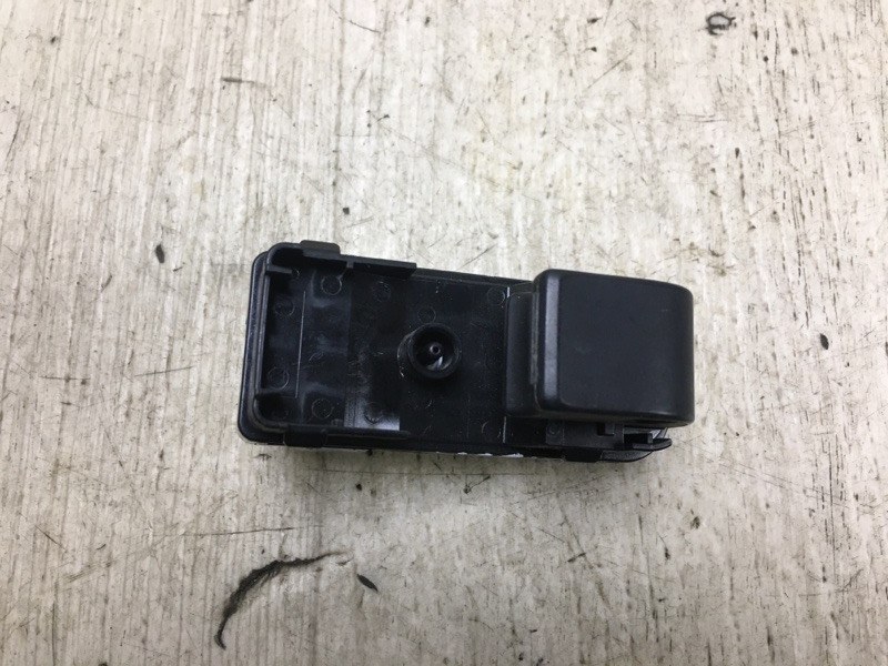 Запчасть кнопка стеклоподъемника MAZDA 3 BM 13-19 2017 BM 2.0 PE-VPS KD35-66-370 Б/У Кнопка стеклоподъемника MAZDA 3 BM 13-19 2017 BM 2.0 PE-VPS KD35-66-370 Б/У