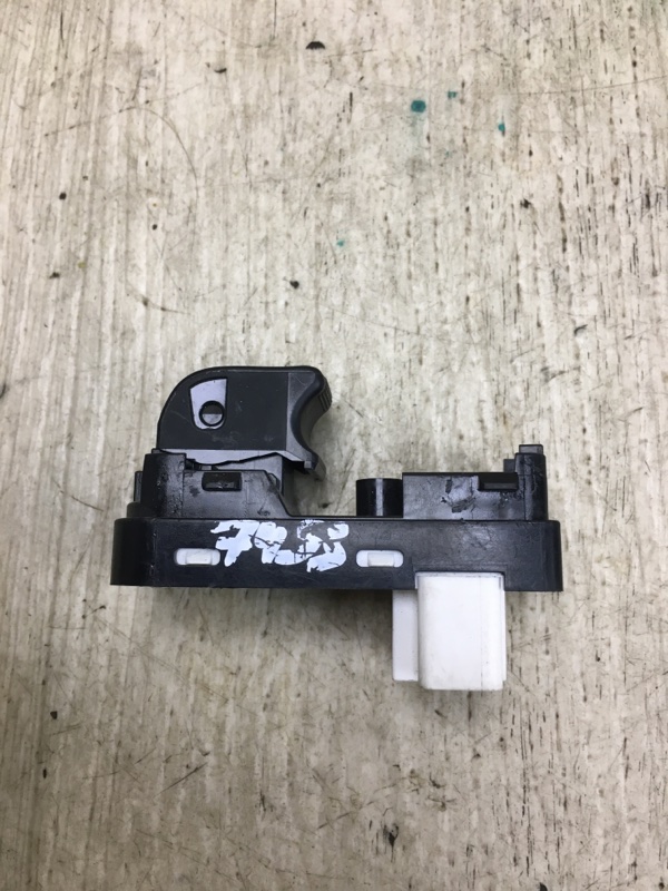 Кнопка стеклоподъемника MAZDA 3 BM 13-19 BM 2.0 PE-VPS Кнопка стеклоподъемника MAZDA 3 BM 13-19 BM 2.0 PE-VPS