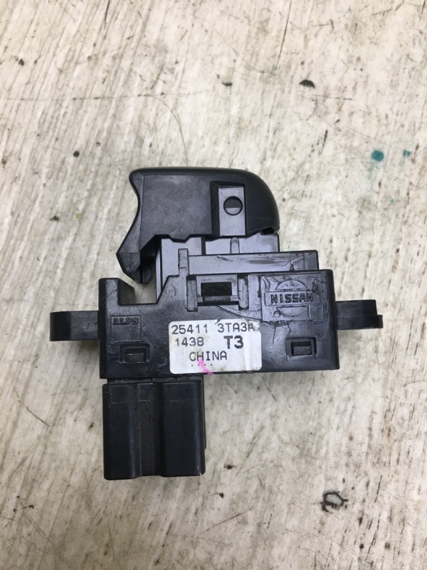 Кнопка стеклоподъемника задняя PATHFINDER R52 12-21 2018 R52 3.5 VQ35DD