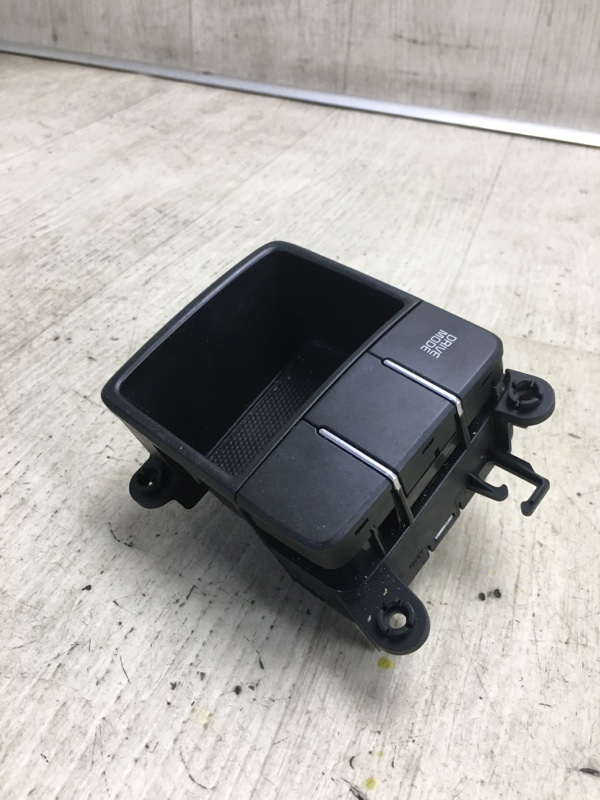 Блок кнопок консоли SORENTO UM 14- 2015 UM 2.4 G4KJ
