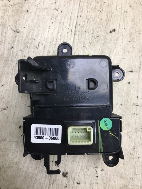 Блок кнопок консоли KIA SORENTO UM 14- UM 2.4 G4KJ