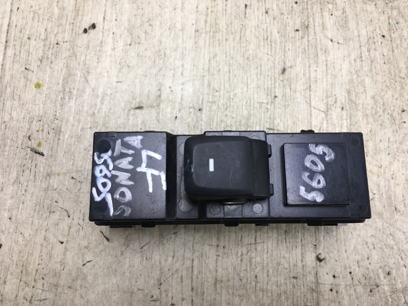 Запчасть кнопка стеклоподъемника задняя HYUNDAI SONATA LF 2014- 2015 LF 2.4 G4KJ 93580-C1000 Б/У Кнопка стеклоподъемника задняя HYUNDAI SONATA LF 2014- 2015 LF 2.4 G4KJ 93580-C1000 Б/У