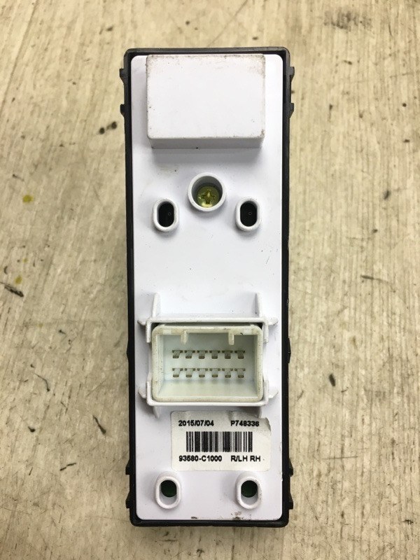 Кнопка стеклоподъемника задняя HYUNDAI SONATA LF 2014- LF 2.4 G4KJ Кнопка стеклоподъемника задняя HYUNDAI SONATA LF 2014- LF 2.4 G4KJ