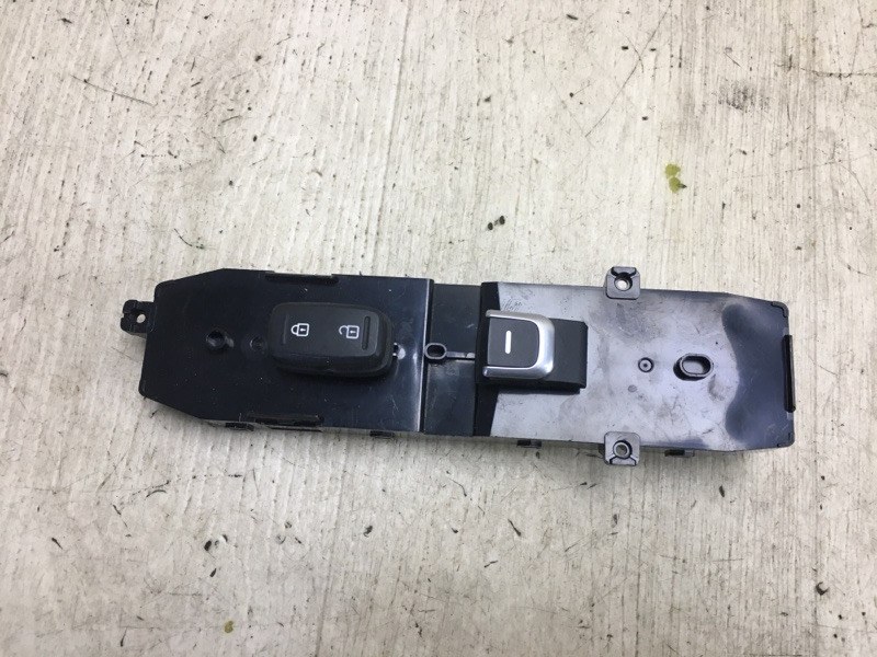 Кнопка стеклоподъемника передняя правая KIA SORENTO UM 14- 2015 UM 2.4 G4KJ 93576-C6110 Б/У