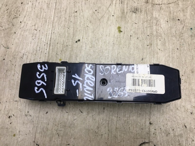 Кнопка стеклоподъемника передняя правая SORENTO UM 14- 2015 UM 2.4 G4KJ