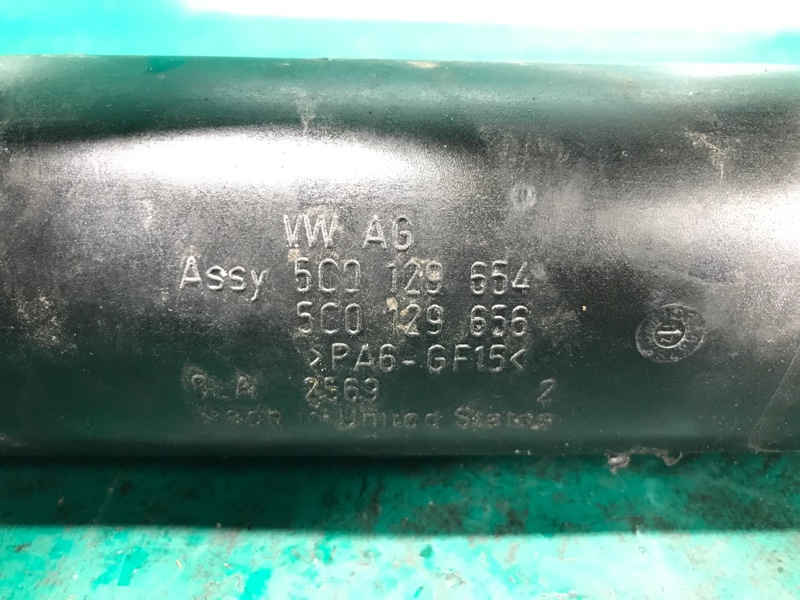 Патрубок воздушного фильтра VOLKSWAGEN PASSAT B8 14- Седан 2.0 DDSA