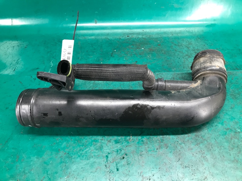 Патрубок воздушного фильтра PASSAT B8 14- 2018 Седан 2.0 DDSA