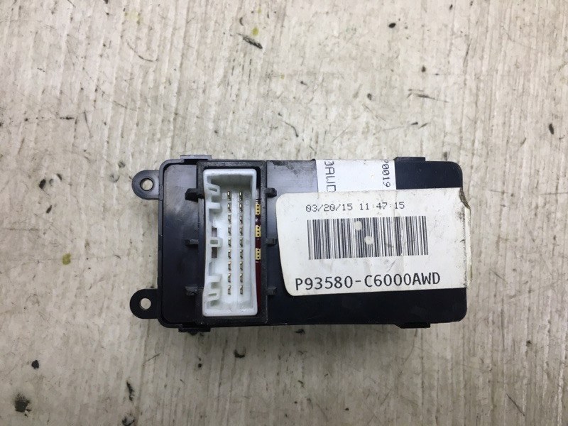 Кнопка стеклоподъемника задняя SORENTO UM 14- 2015 UM 2.4 G4KJ