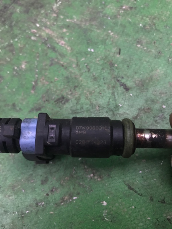 Форсунка топливная PASSAT B7 11-15 2013 A32 CBTA 2.5L