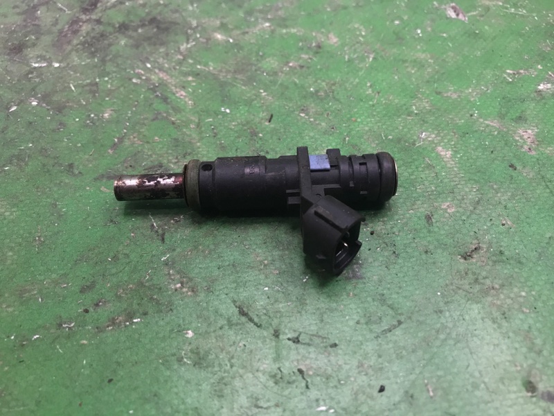 Форсунка топливная VOLKSWAGEN PASSAT B7 11-15 2013 A32 CBTA 2.5L 07K 906 031 C Б/У