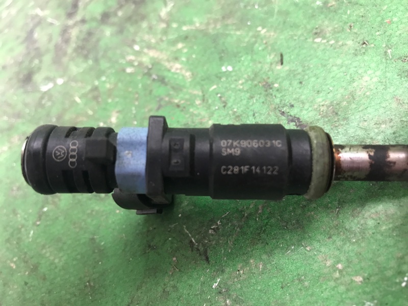 Форсунка топливная PASSAT B7 11-15 2013 A32 CBTA 2.5L