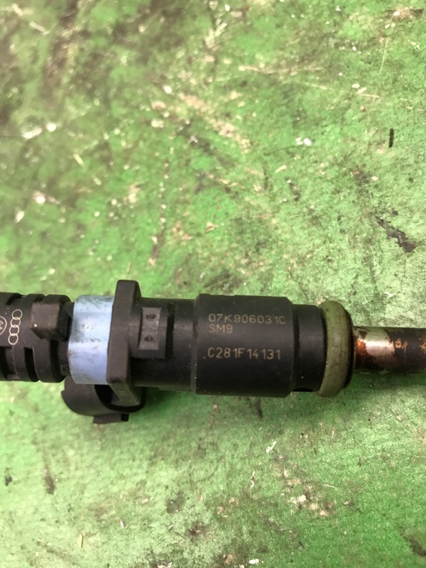 Форсунка топливная PASSAT B7 11-15 2013 A32 CBTA 2.5L