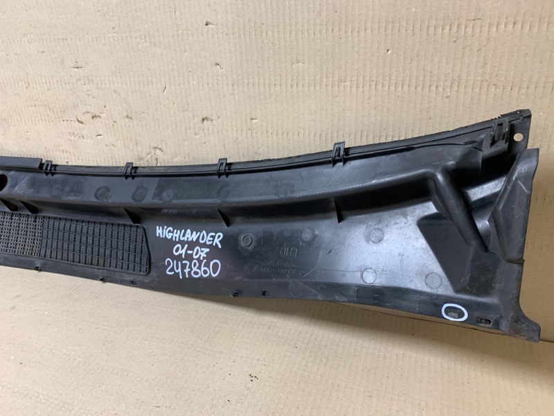 Пластик под лобовое стекло / Жабо HIGHLANDER 01-07