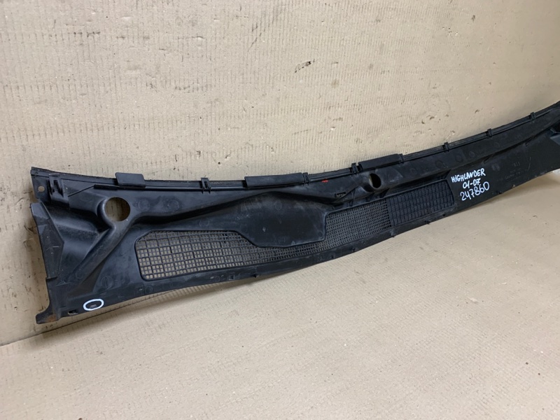 Пластик под лобовое стекло / Жабо HIGHLANDER 01-07