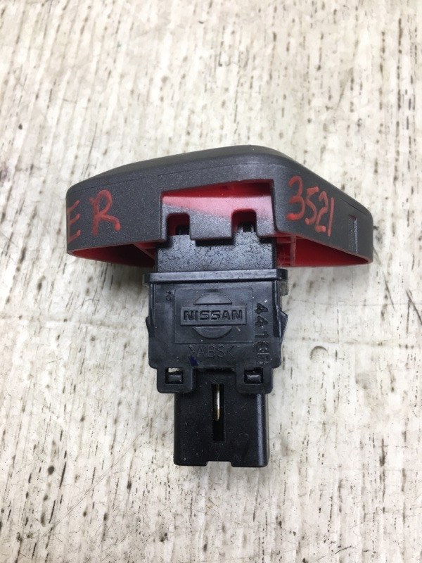 Кнопка аварийной сигнализации PATHFINDER R52 12-21 2014 R52 3.5 VQ35DE