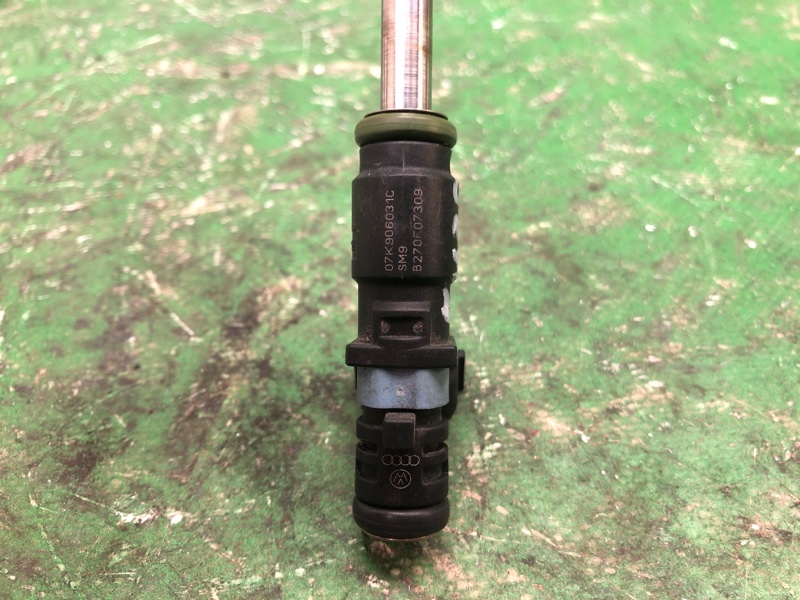 Форсунка топливная JETTA USA 10-17 2011 162 CBTA 2.5L