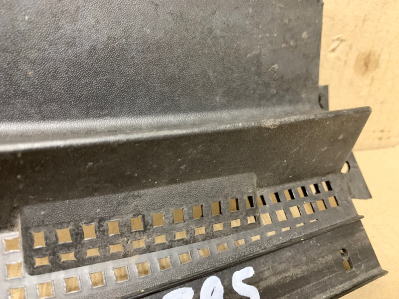 Пластик под лобовое стекло / Жабо правый 3 BK 03-08 2008 Седан 2.0