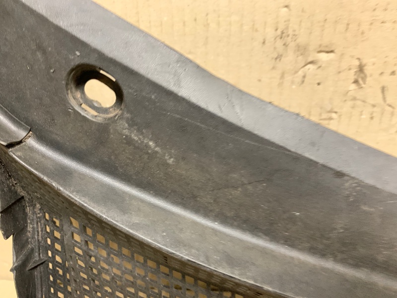 Пластик под лобовое стекло / Жабо правый 3 BK 03-08 2008 Седан 2.0