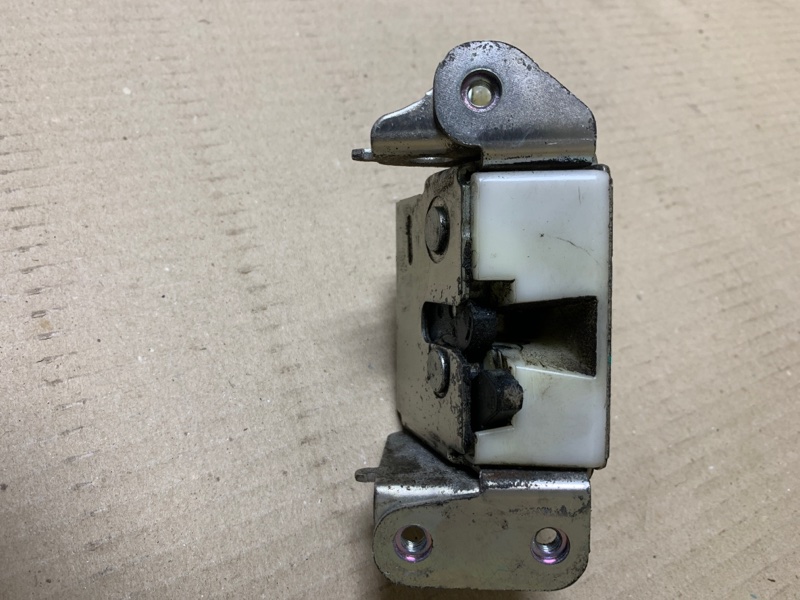 Замок двери задний левый NISSAN NV200 USA 13-