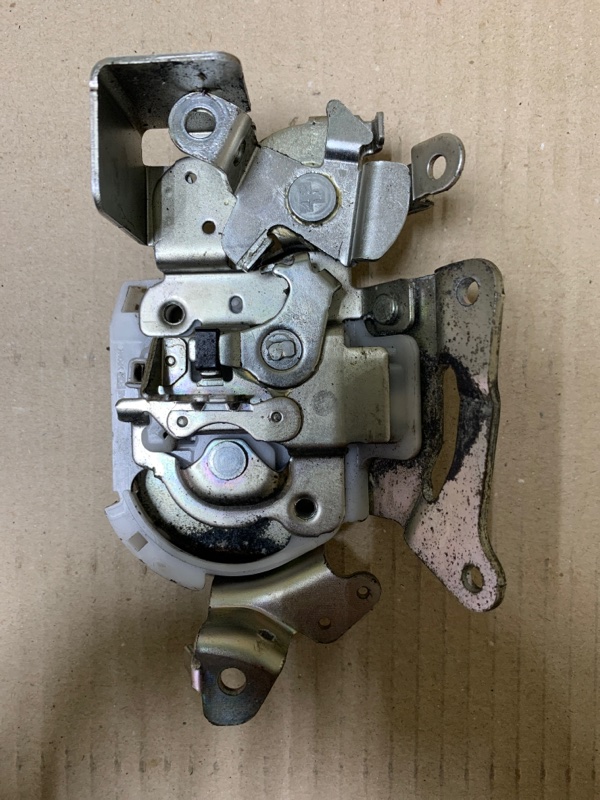 Замок двери задний левый NV200 USA 13-