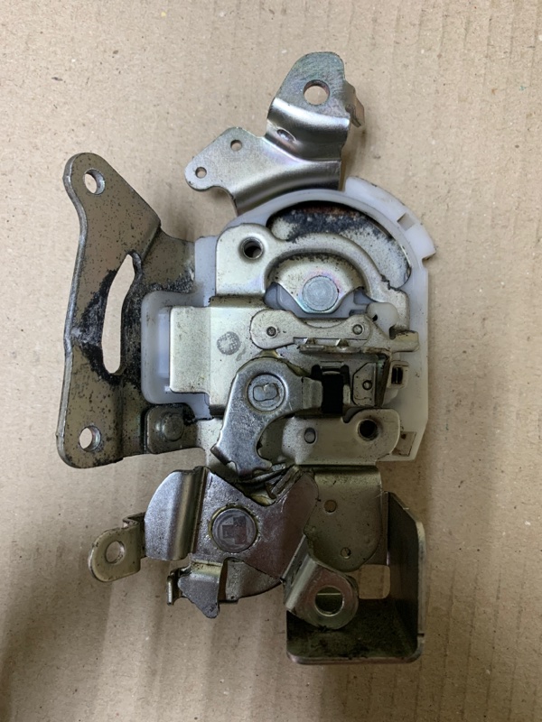 Замок двери задний левый NV200 USA 13-