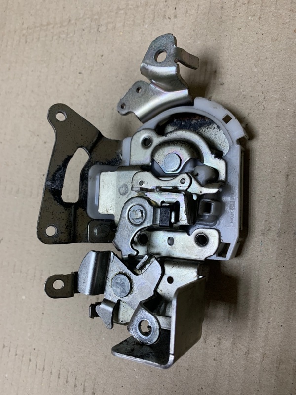 Замок двери задний левый NV200 USA 13-