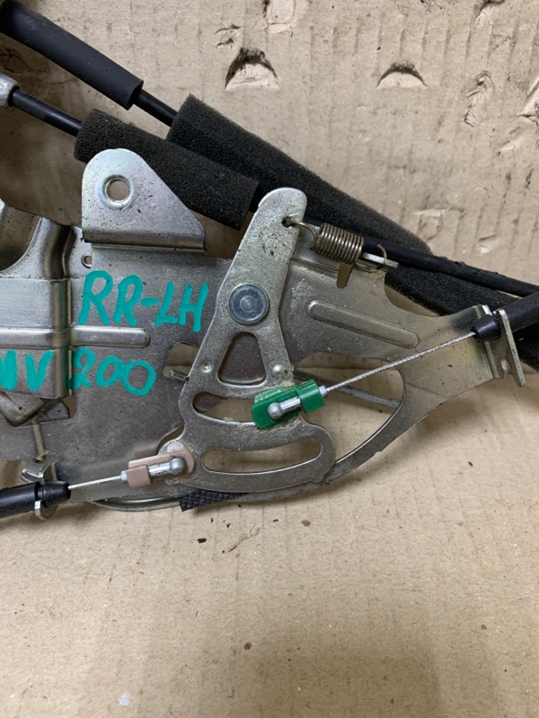 Замок двери боковой левый NV200 USA 13- Замок двери боковой левый NV200 USA 13-