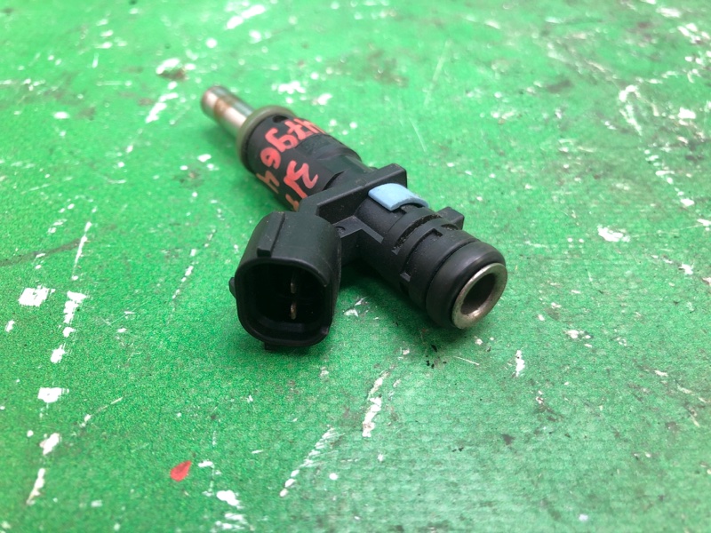 Форсунка топливная JETTA USA 10-17 2011 162 CBTA 2.5L