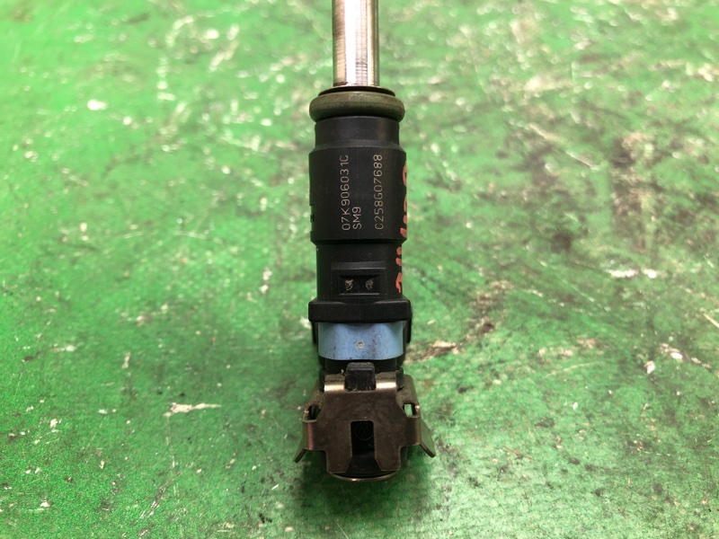 Форсунка топливная VOLKSWAGEN JETTA USA 10-17 162 2.5 CBUA Форсунка топливная VOLKSWAGEN JETTA USA 10-17 162 2.5 CBUA