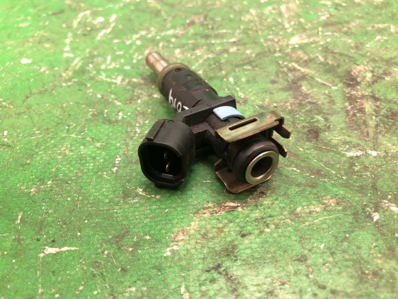 Форсунка топливная JETTA USA 10-17 2012 162 2.5 CBUA Форсунка топливная JETTA USA 10-17 2012 162 2.5 CBUA