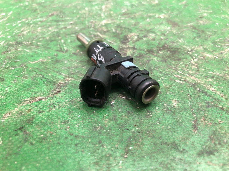 Форсунка топливная JETTA USA 10-17 2013 162 2.5 CBUA Форсунка топливная JETTA USA 10-17 2013 162 2.5 CBUA