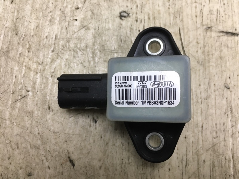 Датчик удара HYUNDAI SONATA YF 10-14 2012 YF 2.4 G4KK 95920-1M200 Б/У
